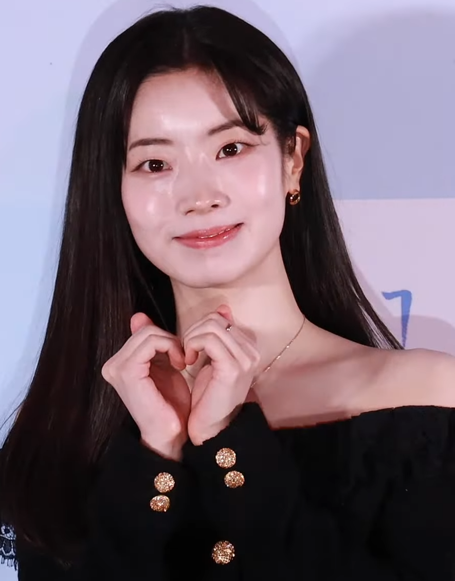 Dahyun — source-linked artist photograph