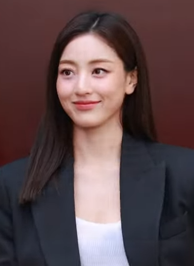Jihyo — source-linked artist photograph